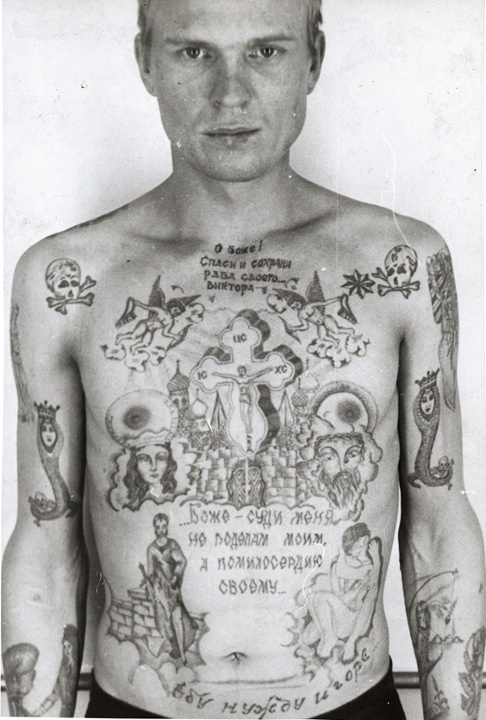Tatouage crânes prisonniers russes