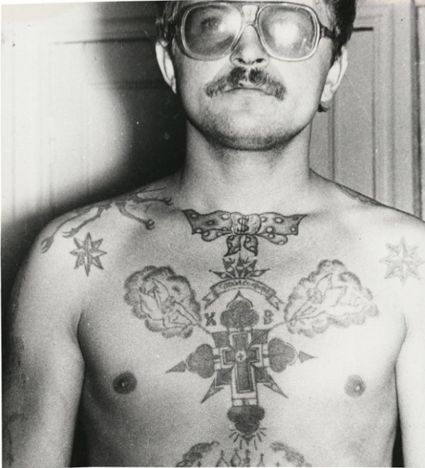 tatouage nœud papillon prisonniers russes